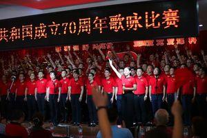 山西一男孩放炮炸飞井盖震倒路人!“当时一声巨响如地震”…
